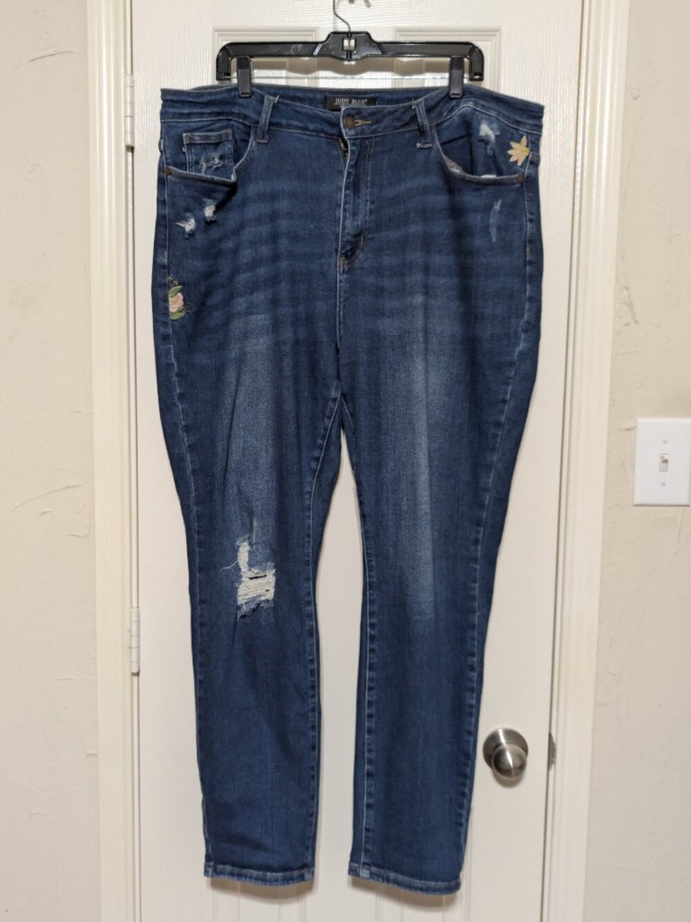 Judy Blue Floral Patched Distressed Boyfriend Jean Size 20W Medium Wash Retro - Picture 2 of 7